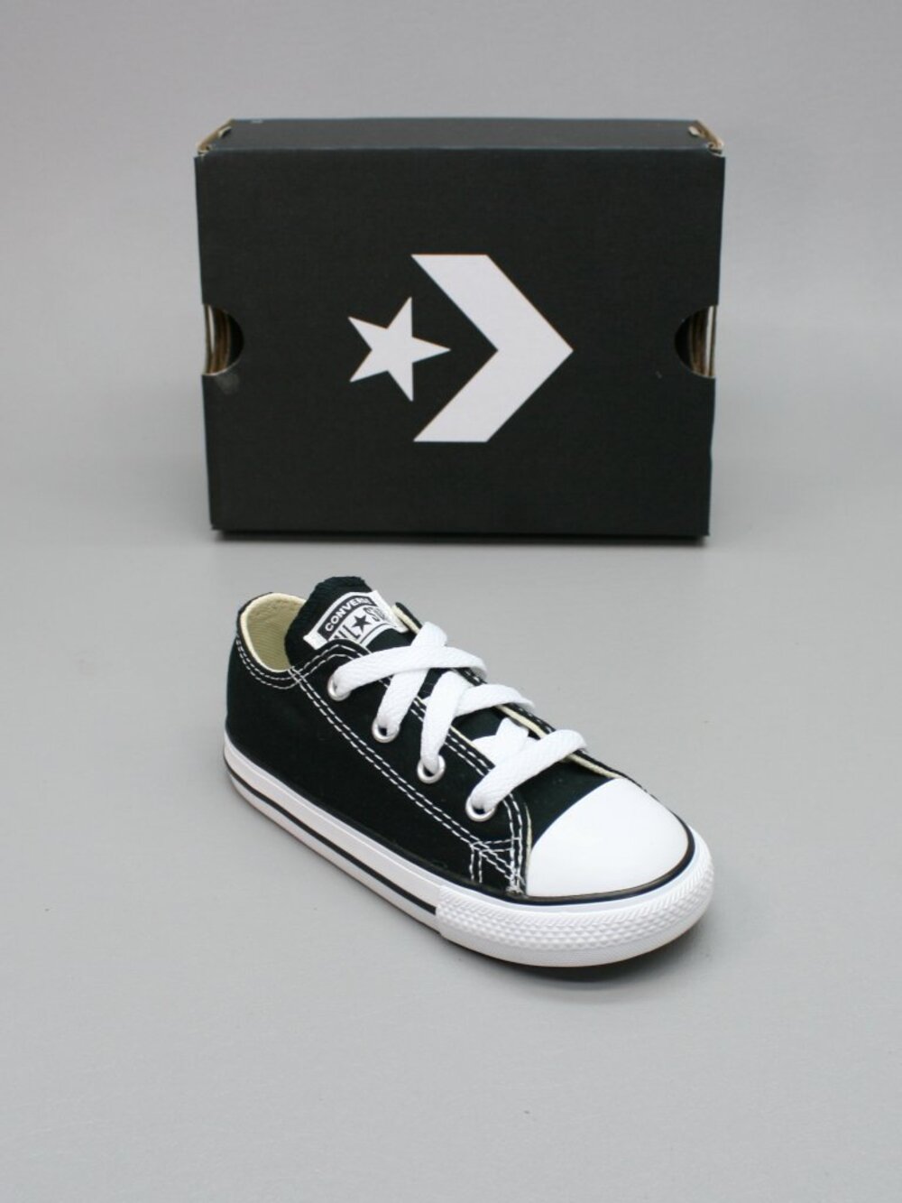 Converse Toddler/"Infant" 8 Chuck Taylor All Star Low-top Shoes Sneakers - 7J235